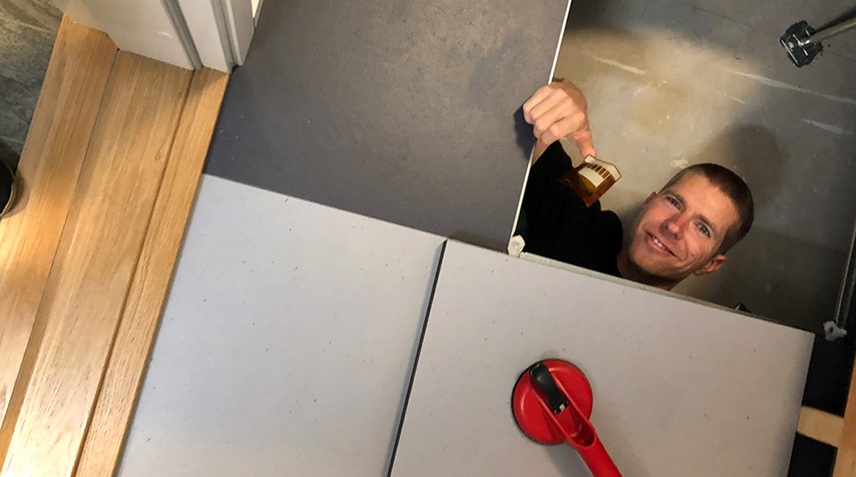 Center manager Jonas Anund Vogel under the removable floor in one of the apartments in testbed KTH.