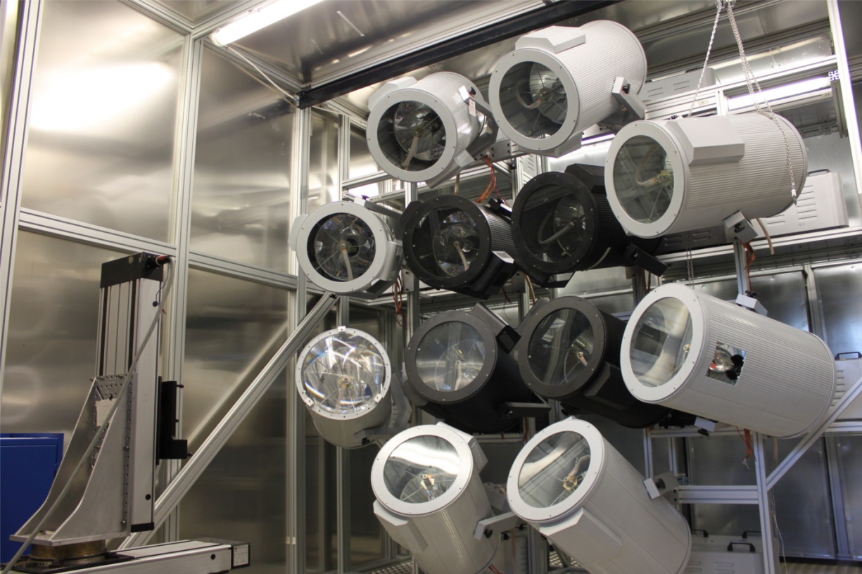 High flux solar simulator